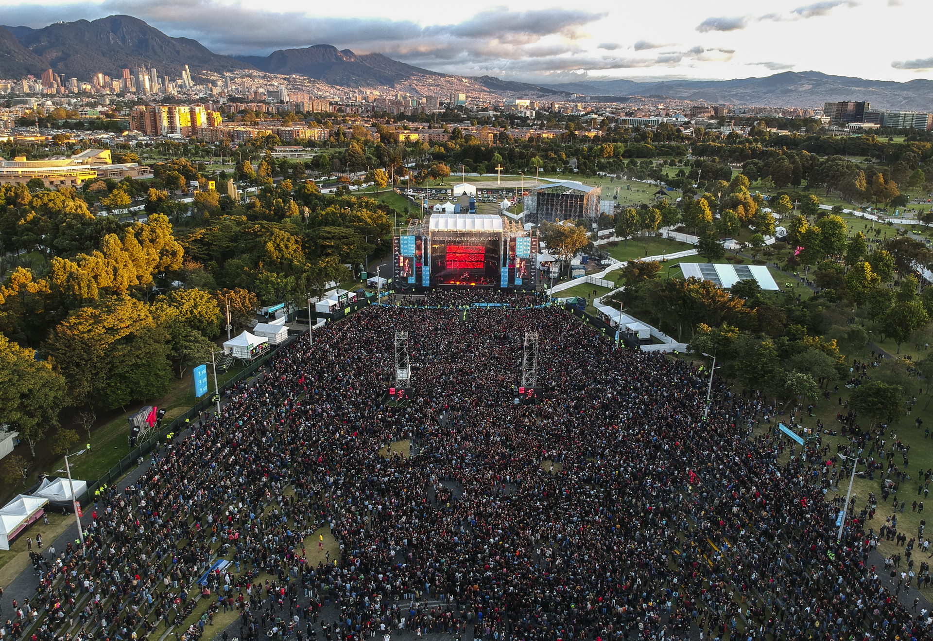 Fotografía aérea de público de Festival al Parque